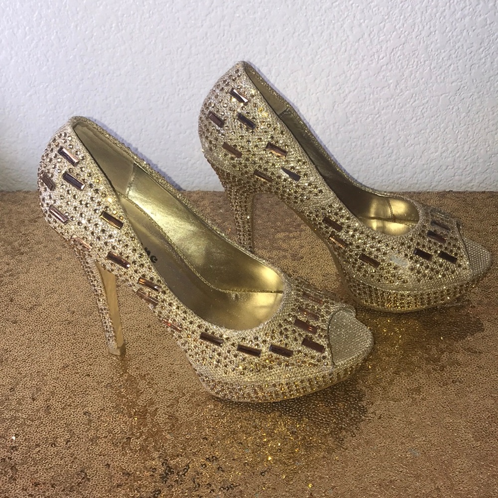 Gold shoes used.